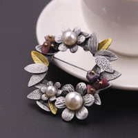 broche-couronne-de-perles-vintage-classique