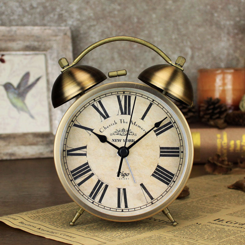 reveil-retro-a-cloche-en-metal