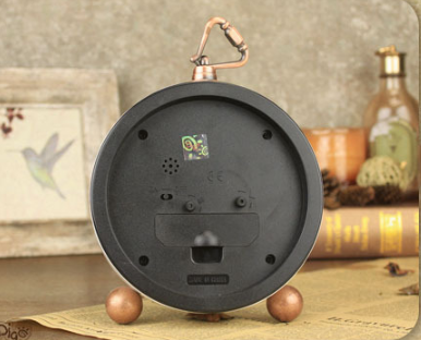 reveil-en-metal-vintage