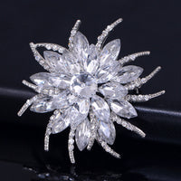 broche-en-cristal-de-fleur-de-col-vintage
