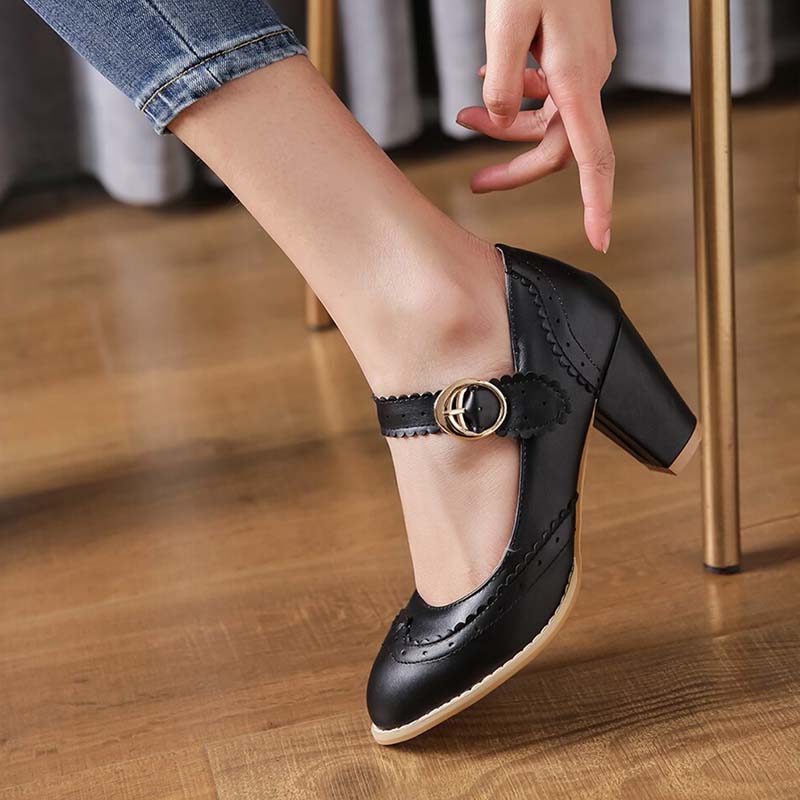 chaussures-annee-80-escarpins-petits-talons-noirs