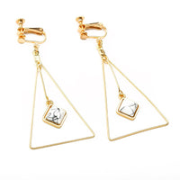 femme-boucle-oreille-triangle-des-annees-80