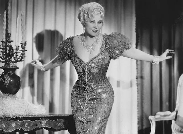 Mae West: Icône de Mode Vintage et Influence Éternelle