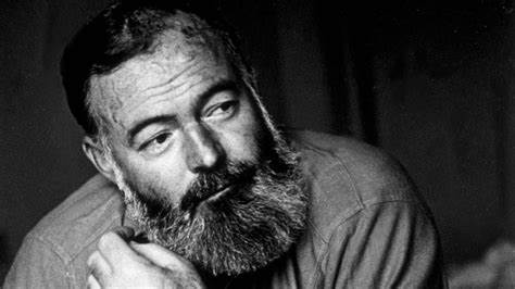 Ernest Hemingway: Icône de la Mode Vintage et Maître de la Littérature