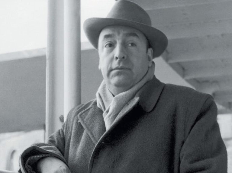 Pablo Neruda : Biographie d'un Poète Intemporel