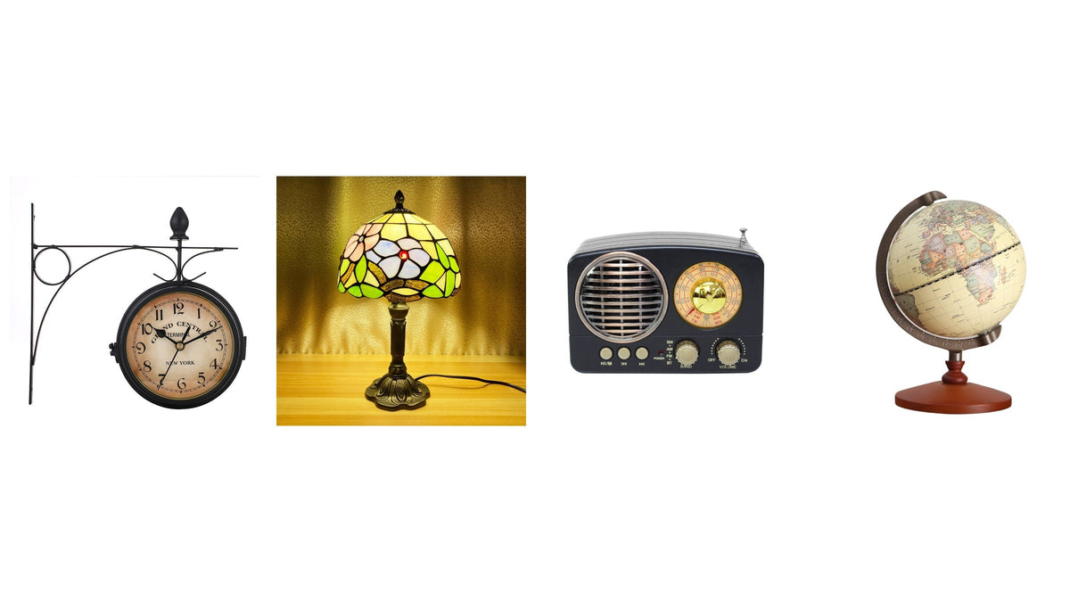 Horloge de gare, lampe au verre coloré, petite radio et globe terrestre réunis sur fond blanc Image