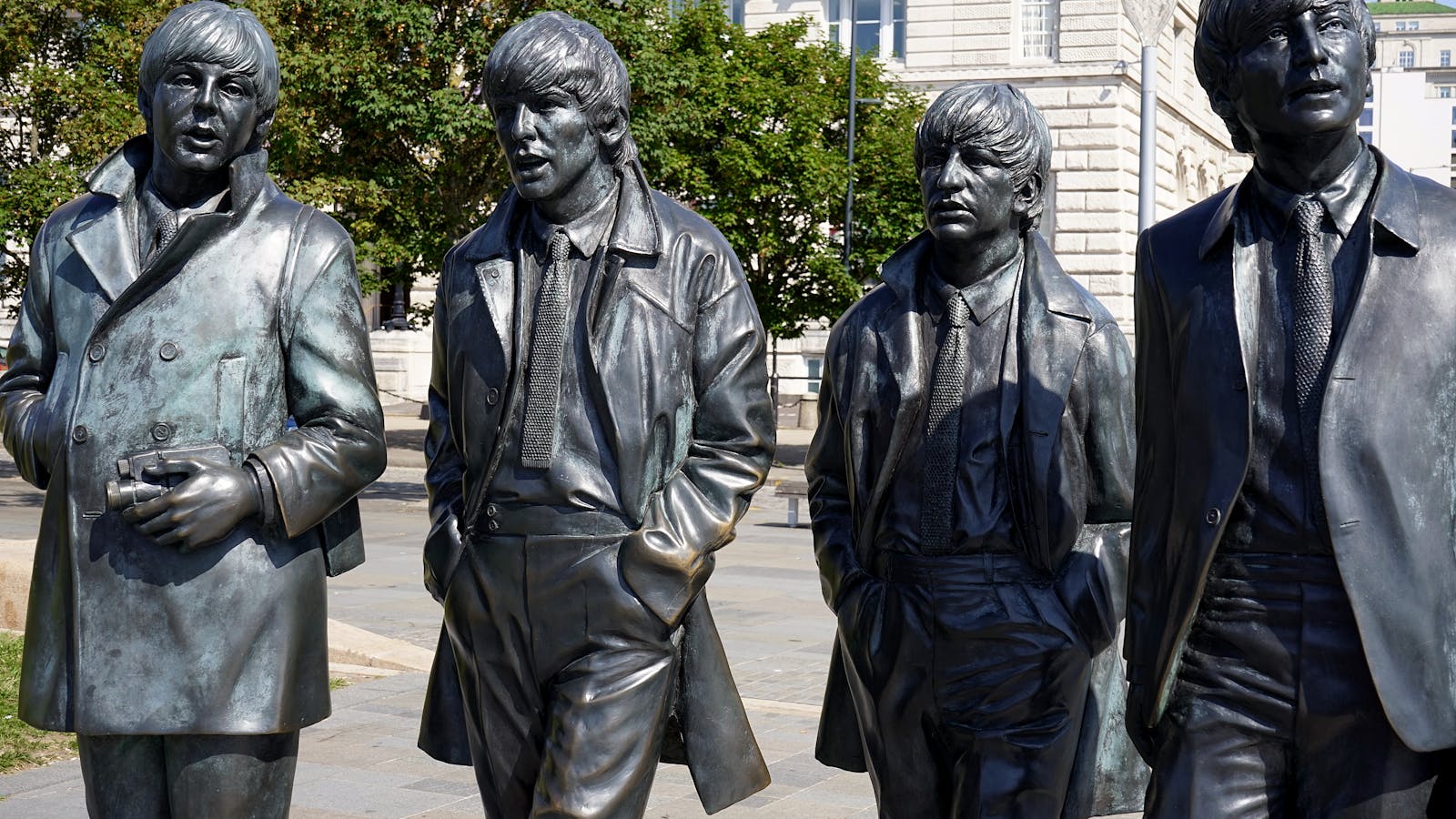 revivre-lere-des-beatles-avec-la-mode-vintage-une-odyssee-stylistique Image