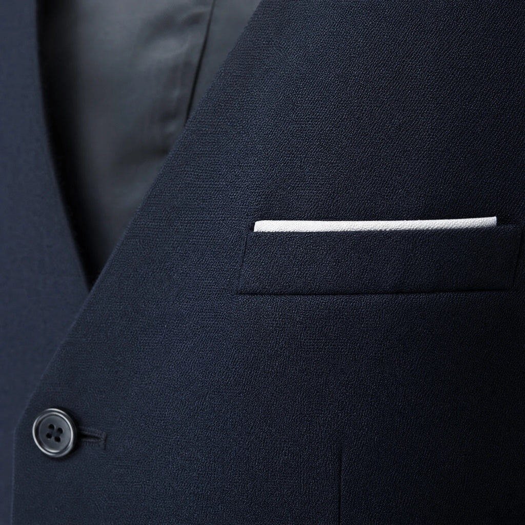 Gilet sans manches homme ajusté à quatre boutons - close-up détail matière