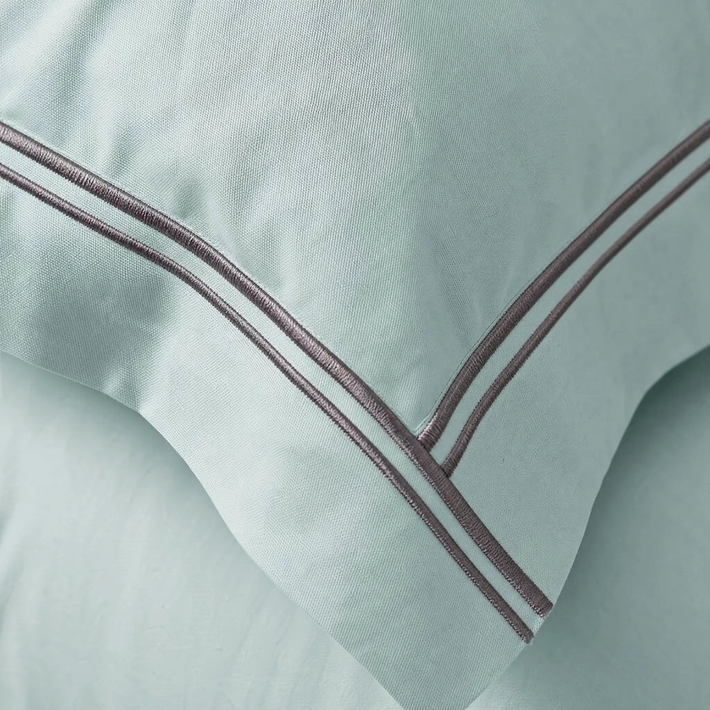 Housse de Couette Satin avec Passepoil Décoratif - close-up détail matière