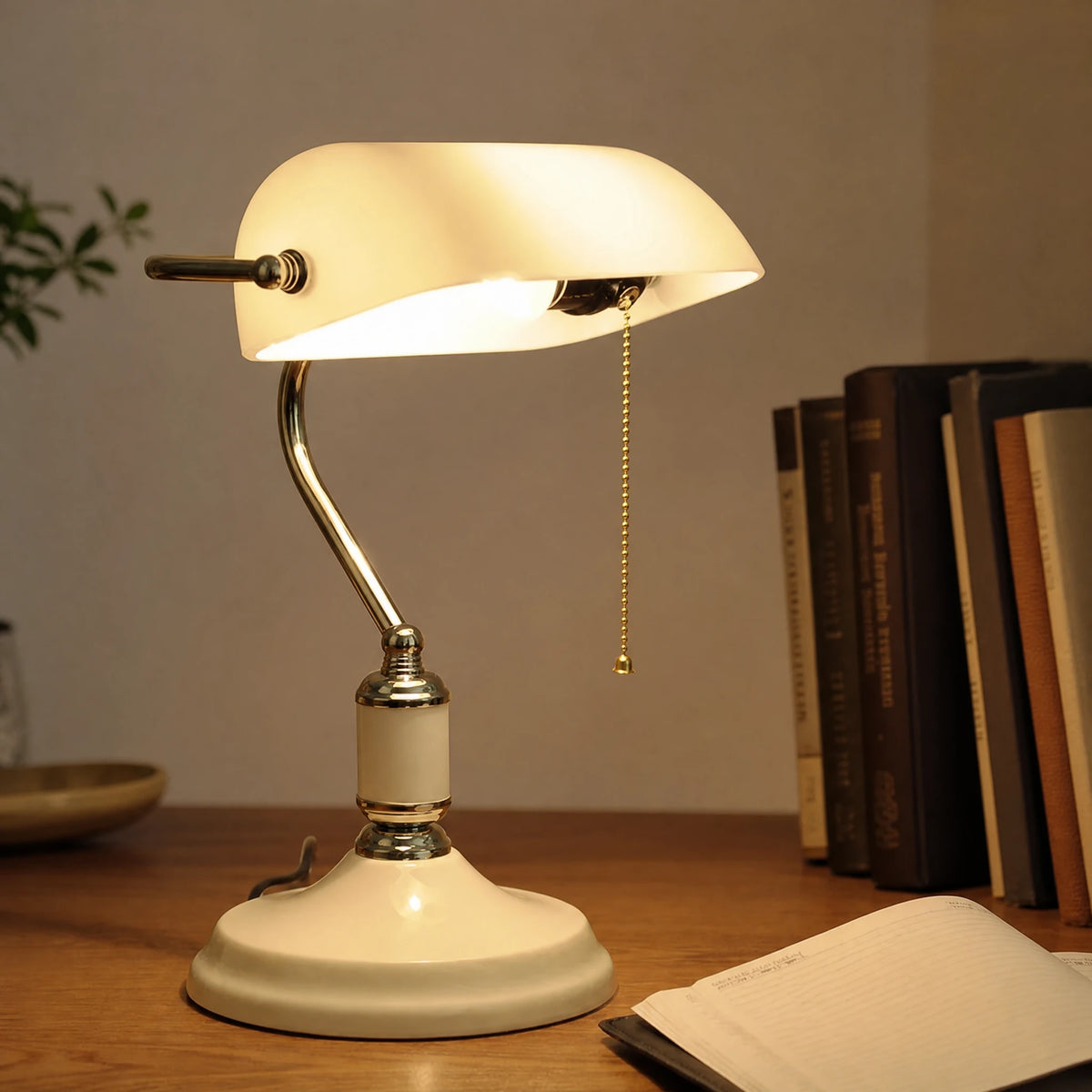 Lampe de Bureau Vintage à Abat-jour Ovale et Interrupteur Chaînette - OBJETS VARIES