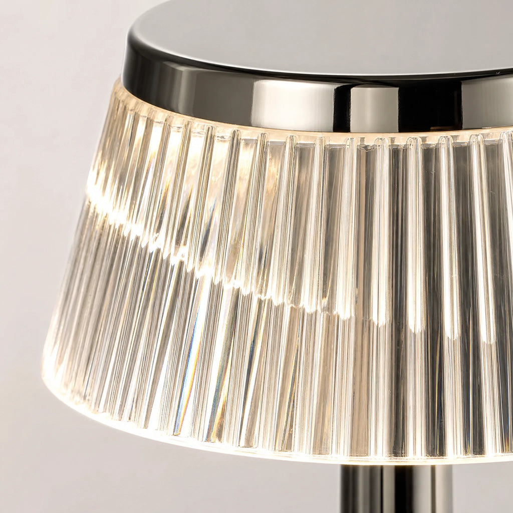 Lampe de table vintage en verre strié chromé - close-up détail matière