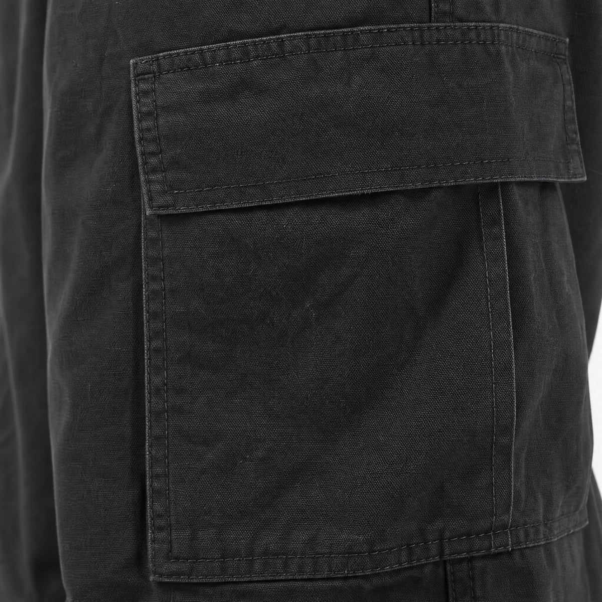 Pantalon cargo vintage multi-poches à cordon - close-up détail matière