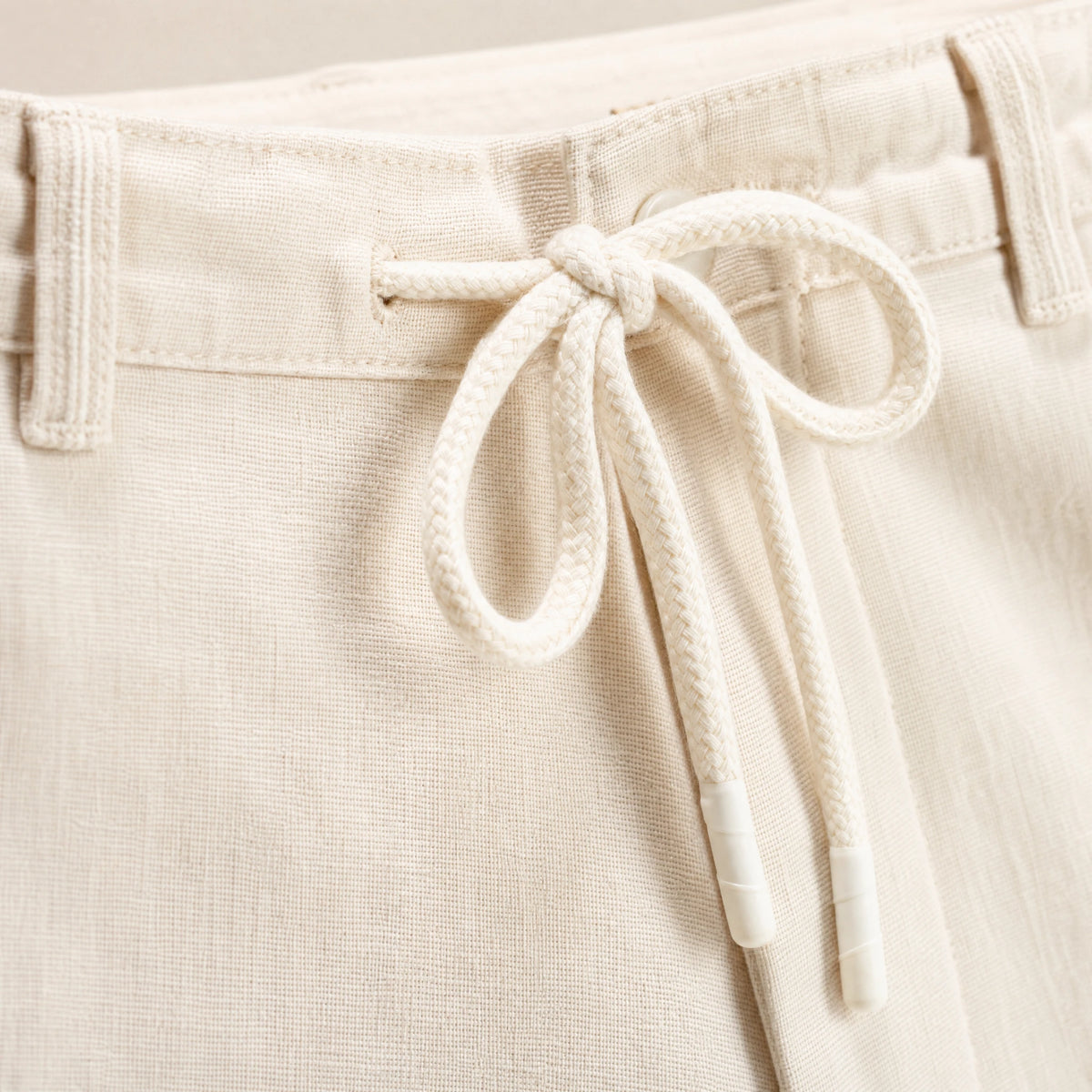 Pantalon Lin Homme Taille Élastique à Cordon Beige - close-up détail matière