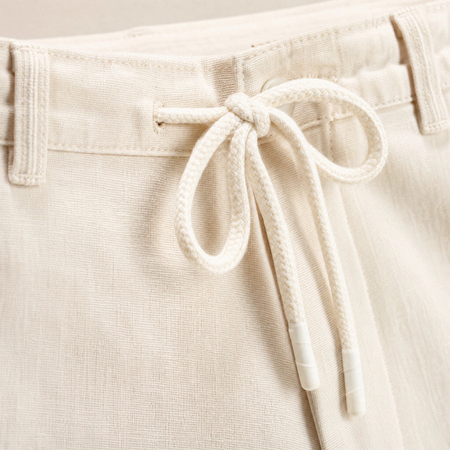 Pantalon Lin Homme Taille Élastique à Cordon Beige - close-up détail matière