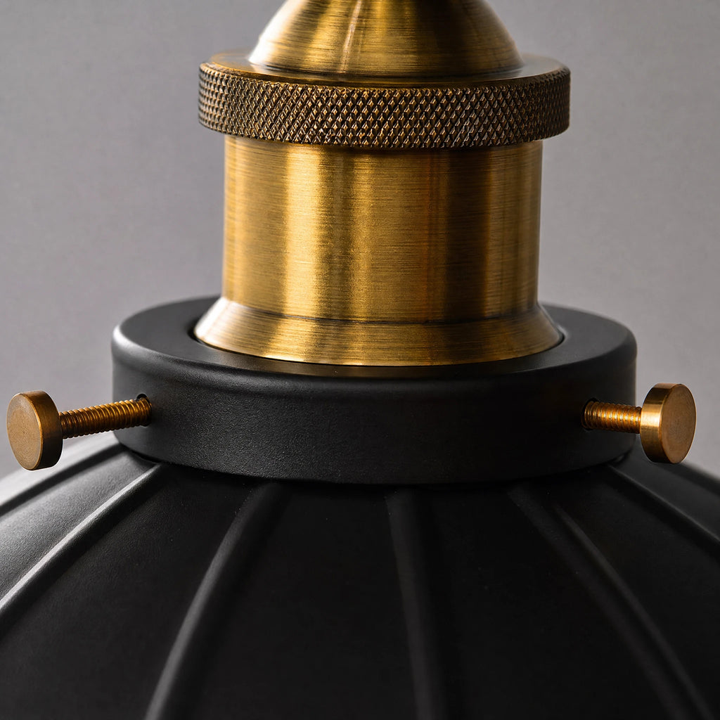 Plafonnier Vintage Industriel à Abat-Jour Ondulé - close-up détail matière