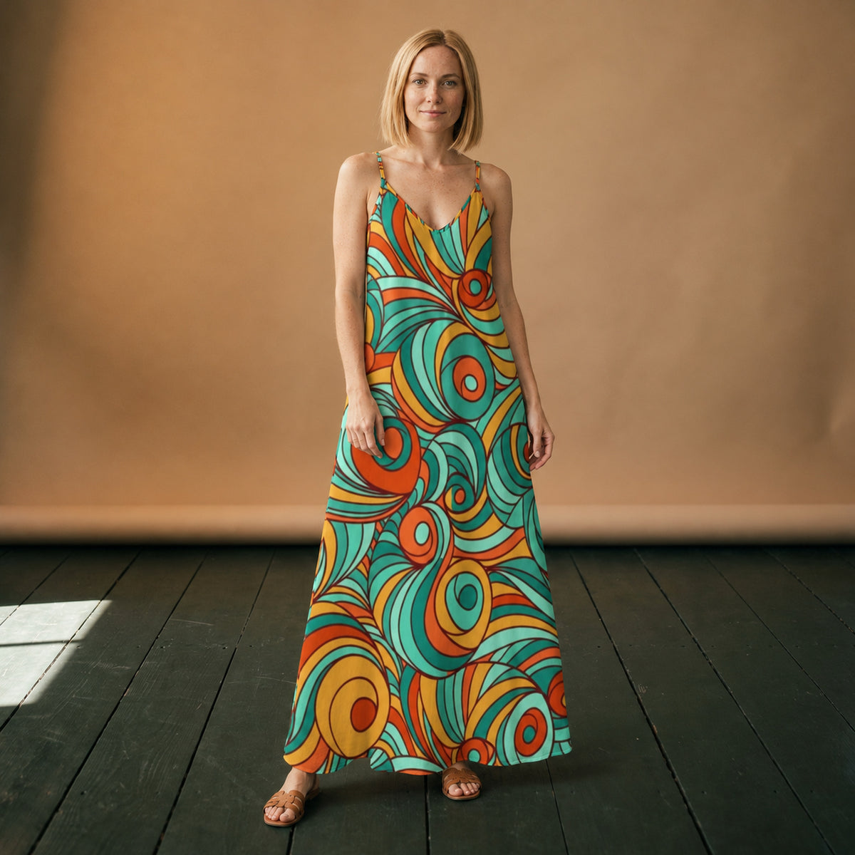 Robe longue disco femme à imprimé rétro portée en studio, longueur chevilles, vue de face Image