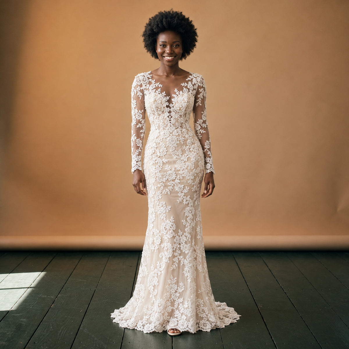 Robe de mariée vintage en dentelle à encolure ronde et manches longues portée en studio, vue de face Image