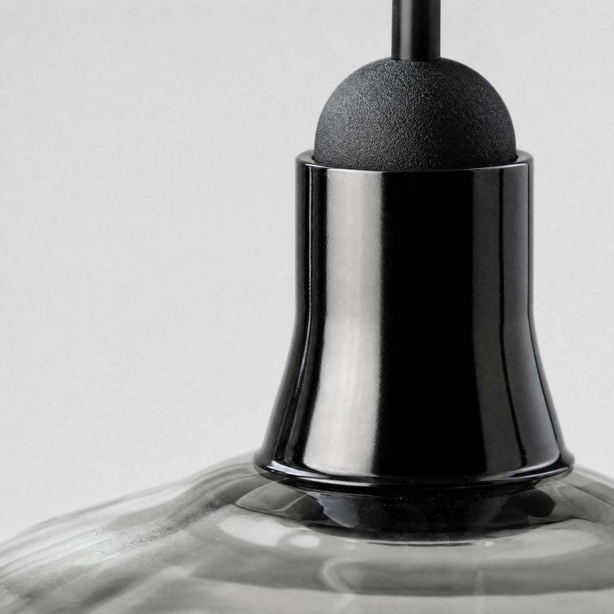 Suspension Verre Fumé Design Contemporain - close-up détail matière