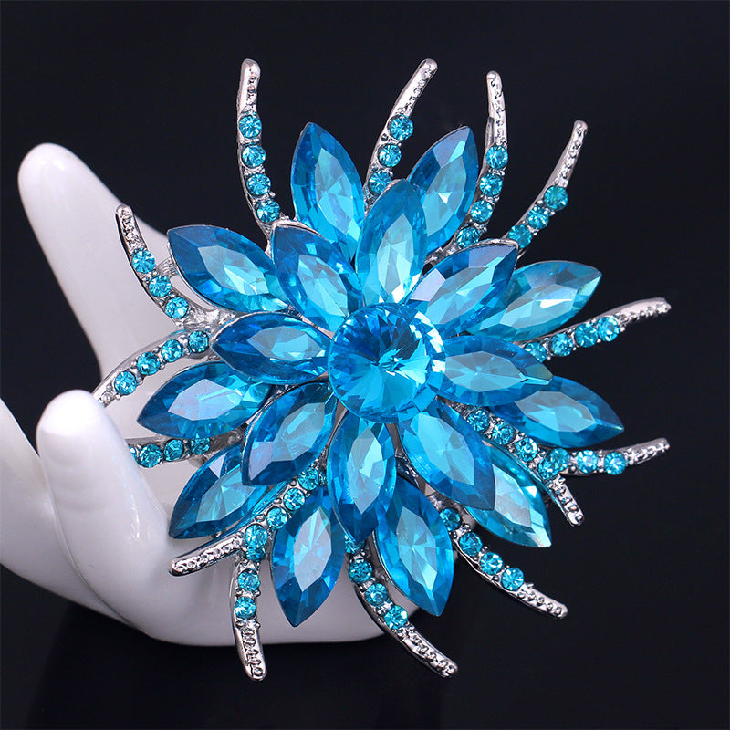 broche-en-cristal-de-fleur-de-col-vintage