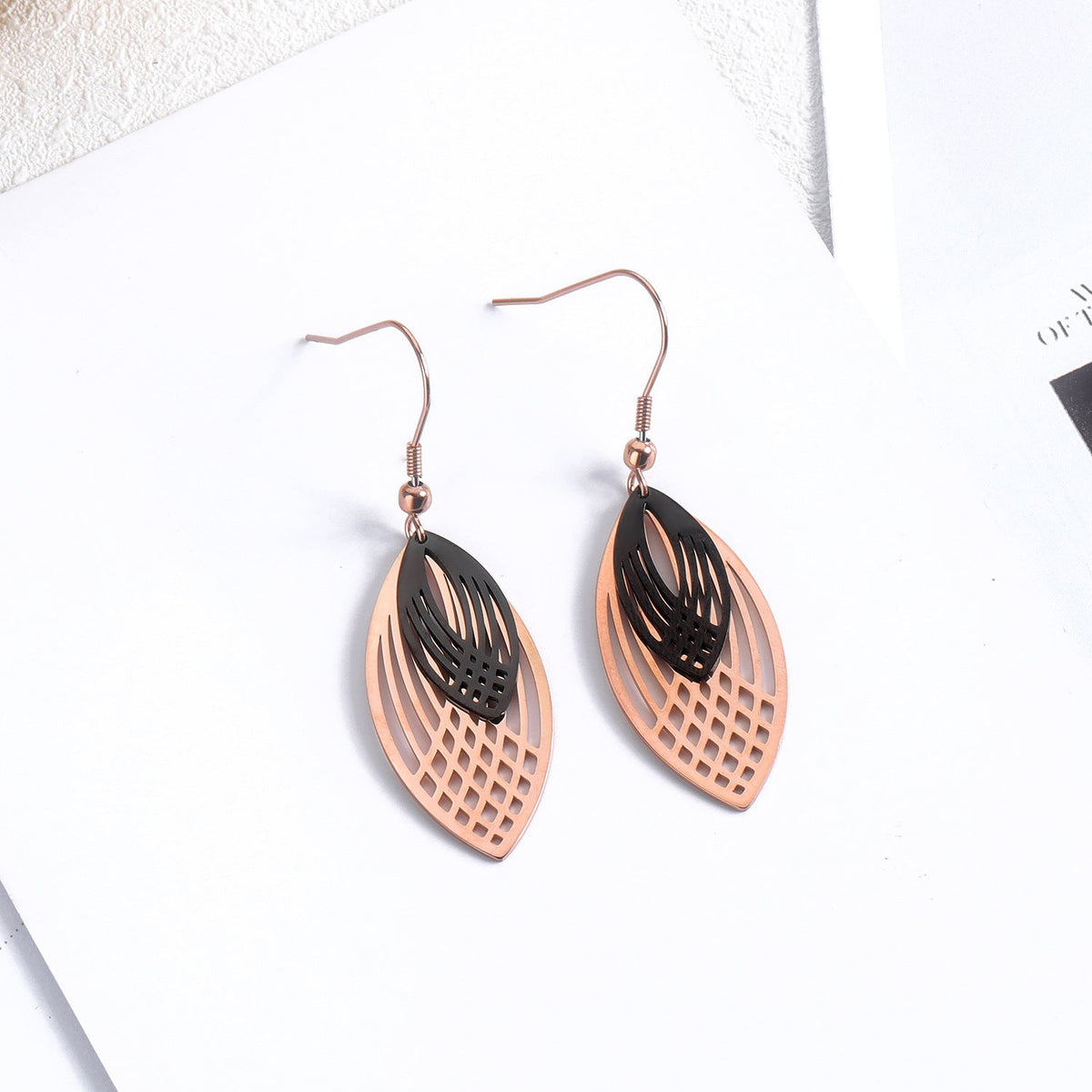 boucles-doreilles-femme-feuilles-decoupees-vintage