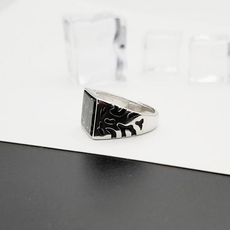 chevaliere-vintage-reglable-carre-noir