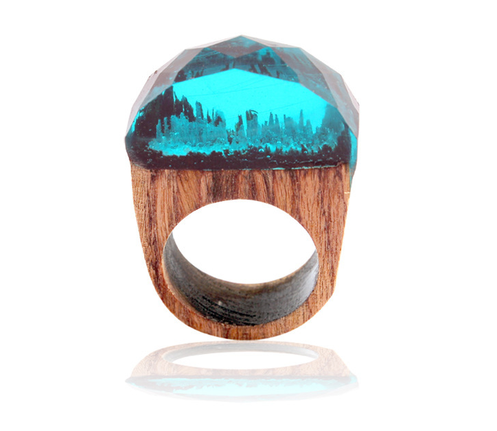 chevaliere-vintage-en-resine-de-bois
