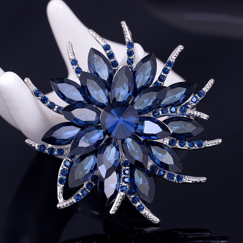 broche-en-cristal-de-fleur-de-col-vintage