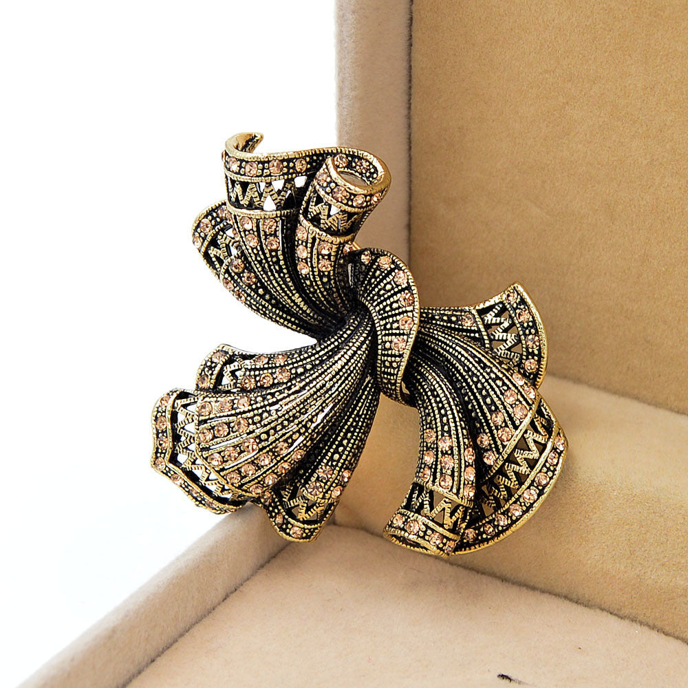 broche-en-alliage-darc-vintage