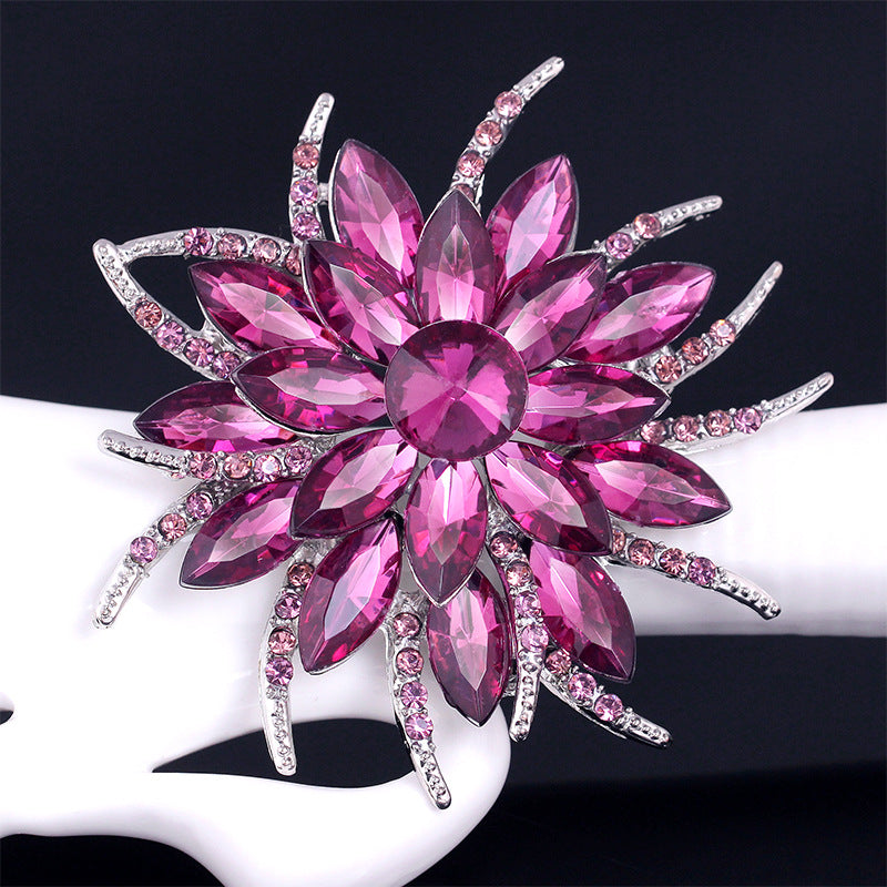 broche-en-cristal-de-fleur-de-col-vintage