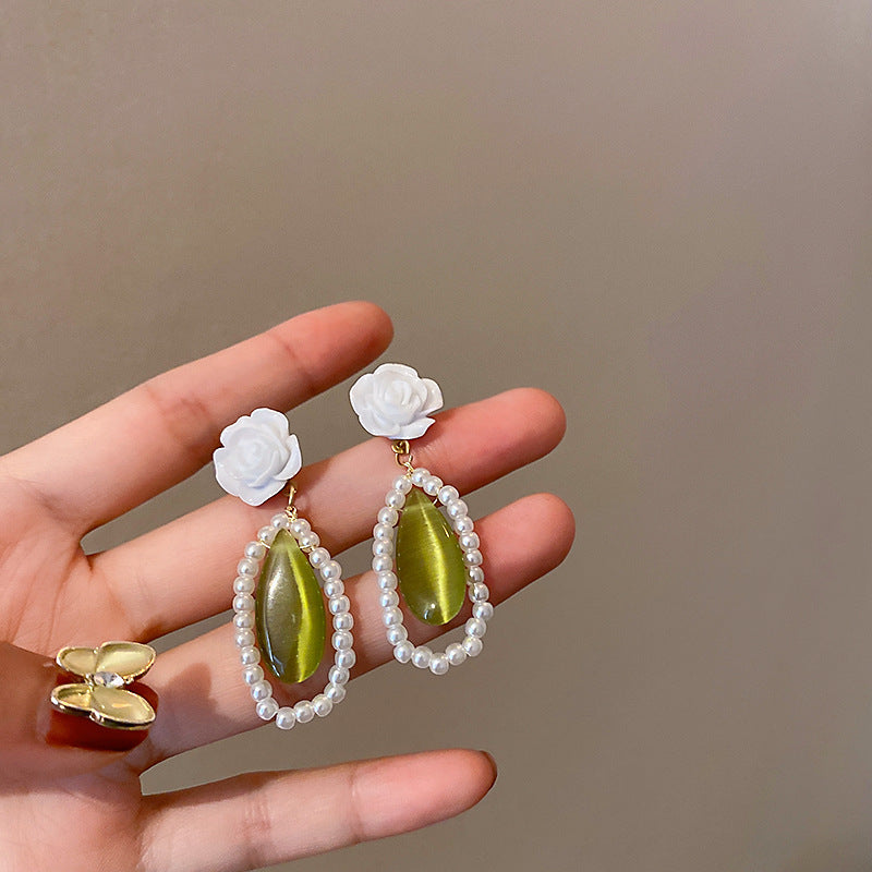 boucles-doreilles-oeil-de-chat-vert-vintage
