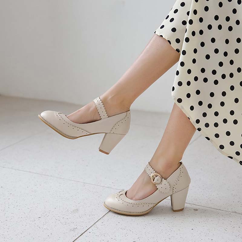 chaussures-annee-80-escarpins-petits-talons-blancs