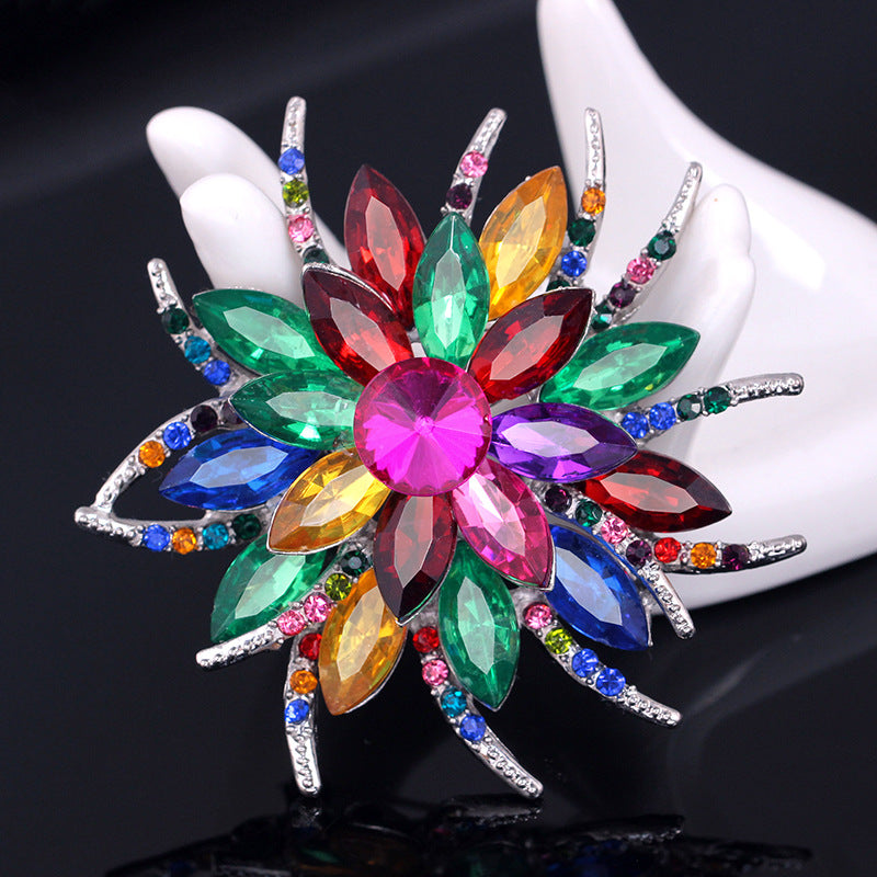 broche-en-cristal-de-fleur-de-col-vintage
