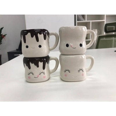tasse-en-ceramique-vintage-blanc-et-noire