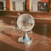    globe-terrestre-vintage-en-verre
