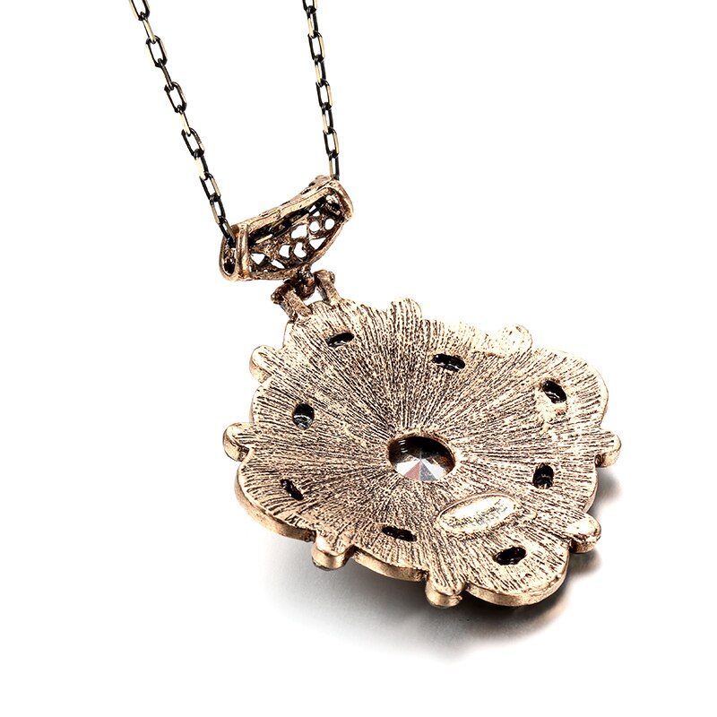 Gros Collier Fantaisie Vintage en Métal - Pièce Unique Rétro Gros Collier Fantaisie Vintage en Métal - Pièce Unique Rétro